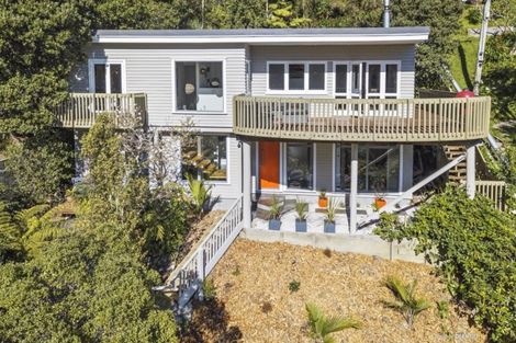 Photo of property in 40 Rona Street, Eastbourne, Lower Hutt, 5013