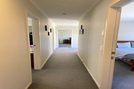 Photo of property in 40 Te Puia Drive, Aotea, Porirua, 5024