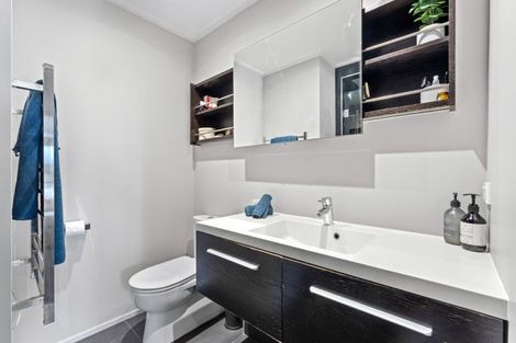 Photo of property in 34 Lagoon Way, West Harbour, Auckland, 0618