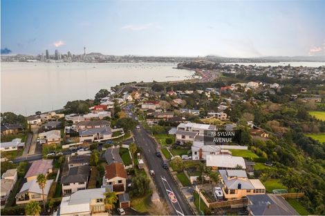 Photo of property in 78 Sylvan Avenue, Northcote, Auckland, 0627