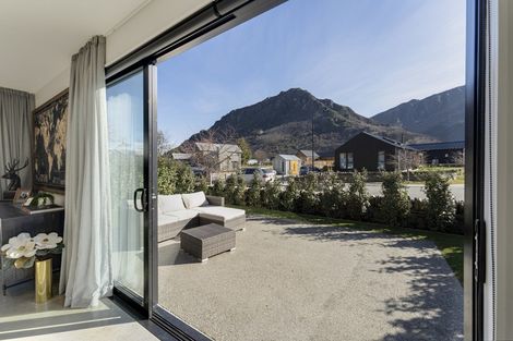 Photo of property in 30 Flynn Lane, Arrowtown, 9302