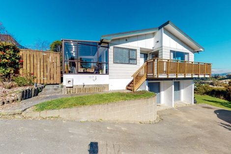 Photo of property in 3 Gaff Place, Whitby, Porirua, 5024