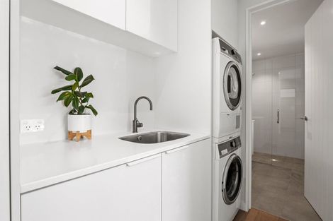 Photo of property in 2 Eichardt Place, Jacks Point, 9371