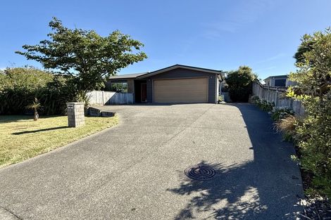 Photo of property in 46 Simpson Crescent, Raumati Beach, Paraparaumu, 5032