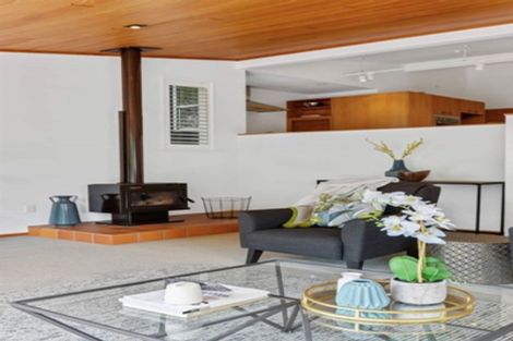 Photo of property in 12 Grove Lane, Kelvin Heights, Queenstown, 9300