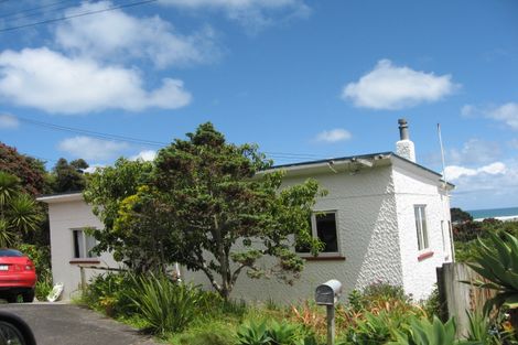 Photo of property in 17 Domain Crescent, Muriwai, Waimauku, 0881