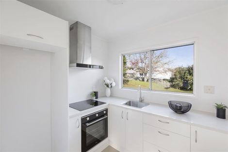 Photo of property in 1/406 Glenfield Road, Glenfield, Auckland, 0629