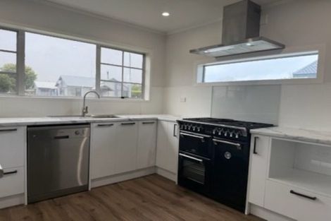 Photo of property in 19 Endeavour Avenue, Welcome Bay, Tauranga, 3112