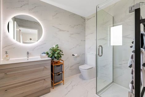 Photo of property in 4 William Bayes Place, Red Beach, 0932