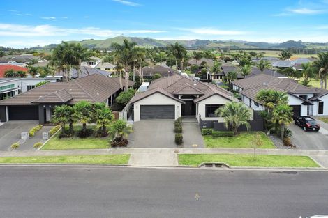 Photo of property in 102 Oriental Parade, Papamoa Beach, Papamoa, 3118