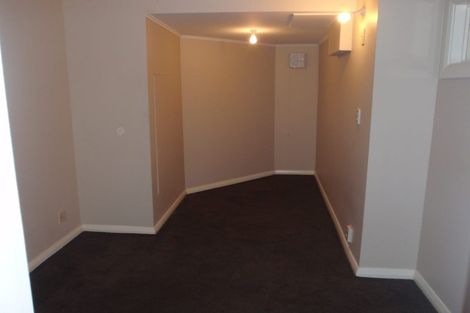 Photo of property in 2 Sugarloaf Road, Brooklyn, Wellington, 6021
