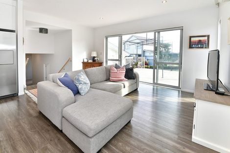 Photo of property in 33 Kaipuke Crescent, Gulf Harbour, Whangaparaoa, 0930