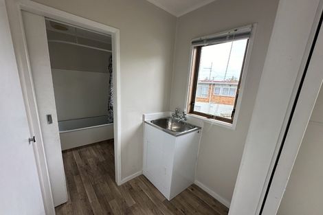 Photo of property in 1/11 Ayton Drive, Totara Vale, Auckland, 0629