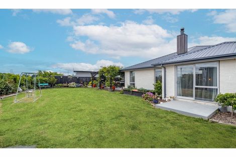 Photo of property in 27 Westpark Boulevard, Rangiora, 7400