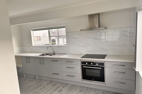 Photo of property in 1/127 Lynn Road, Bayview, Auckland, 0629