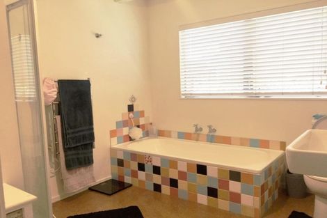 Photo of property in 27 Hastings Parade, Devonport, Auckland, 0624