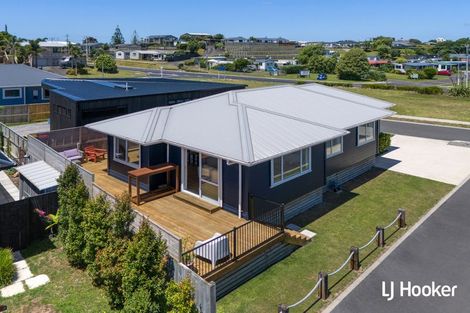 Photo of property in 8 Sandy Place, Waihi Beach, 3611