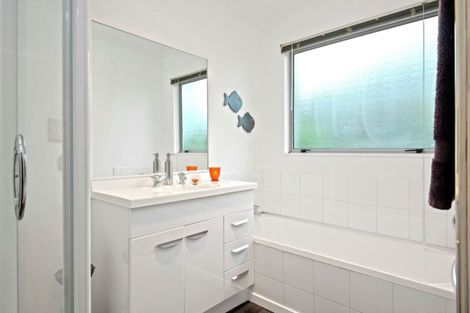 Photo of property in 6 Lushington Place, Huntington Park, Auckland, 2013