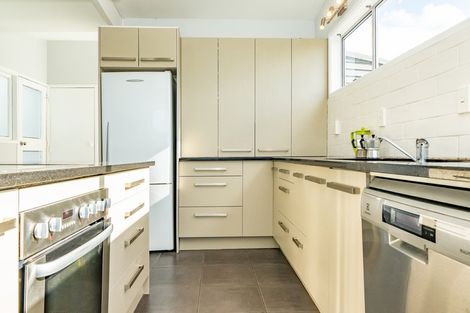 Photo of property in 3a Pah Road, Cockle Bay, Auckland, 2014