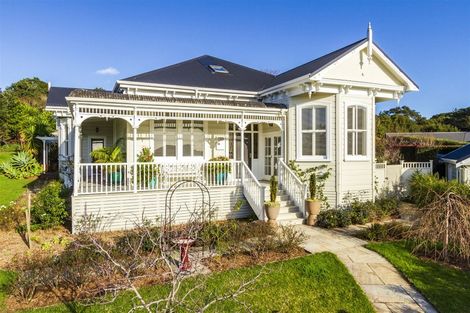 Photo of property in 6 Eastvale Close, Greenhithe, Auckland, 0632