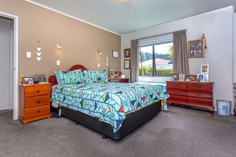 Photo of property in 100d Waverley Place, Whangamata, 3620