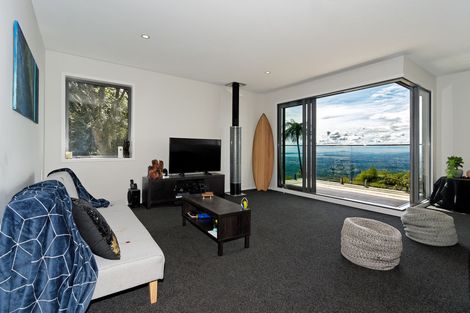 Photo of property in 23 Quinns Road, Waiatarua, Auckland, 0612