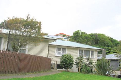 Photo of property in 1 Kiwi Place, Tawa, Wellington, 5028