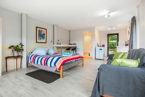 Photo of property in 19 Seaview Road, Cable Bay, 0420