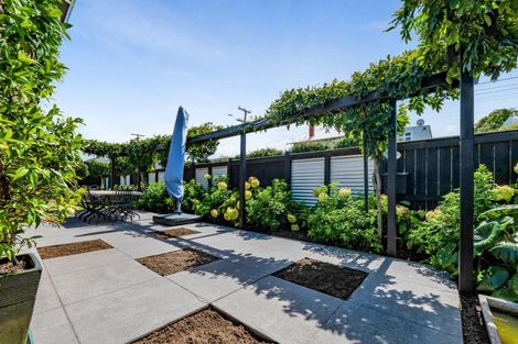 Photo of property in 115 Young Street, New Plymouth, 4310