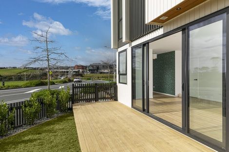 Photo of property in 102 Te Oneroa Way, Long Bay, Auckland, 0630