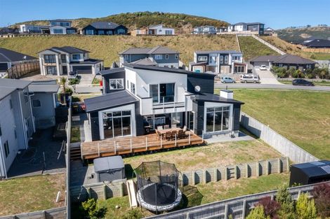 Photo of property in 78 Queen Charlotte Drive, Aotea, Porirua, 5024