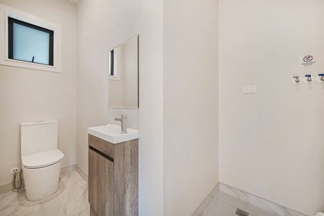 Photo of property in 2 Don Oliver Lane, Glen Eden, 0602