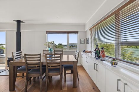 Photo of property in 767 East Coast Road, Northcross, Auckland, 0630