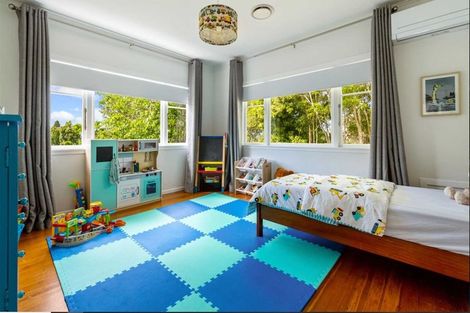 Photo of property in 12 Eastglen Road, Glen Eden, Auckland, 0602