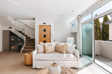 Photo of property in 4/35 Victoria Road, Mount Maunganui, 3116