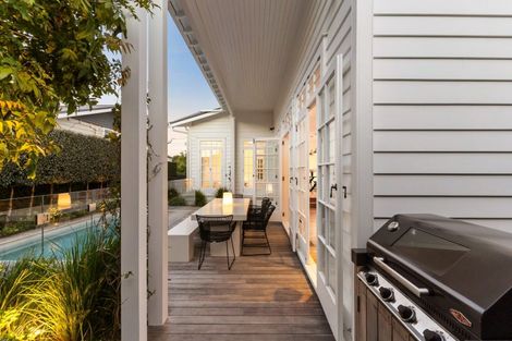 Photo of property in 44 Princes Street, Northcote Point, Auckland, 0627