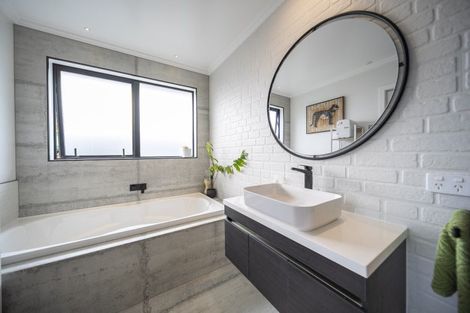 Photo of property in 10 Orbell Crescent, Te Anau, 9679