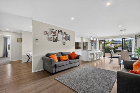 Photo of property in 40 Boocock Crescent, Orewa, 0931
