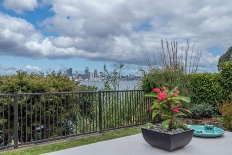 Photo of property in 5 Norwood Road, Bayswater, Auckland, 0622
