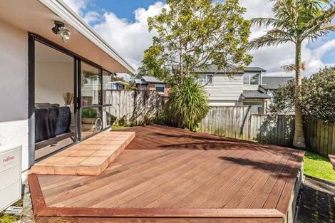 Photo of property in 2/8 Sunnynook Road, Sunnynook, Auckland, 0620