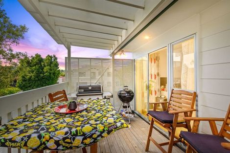 Photo of property in 2 Katrina Place, Massey, Auckland, 0614