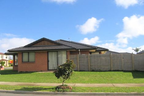 Photo of property in 17 Walter Haddrell Crescent, Flat Bush, Auckland, 2016