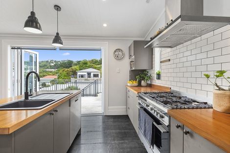 Photo of property in 430 Adelaide Road, Berhampore, Wellington, 6023