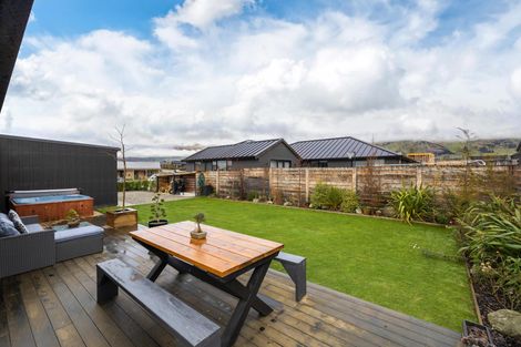 Photo of property in 5 Peterculter Drive, Wanaka, 9305