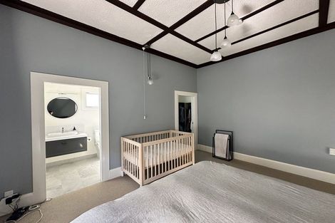 Photo of property in 14 Enfield Road, Hospital Hill, Napier, 4110