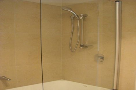 Photo of property in 124 Browns Bay Road, Rothesay Bay, Auckland, 0630