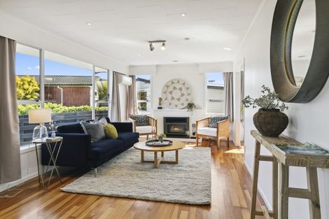 Photo of property in 27 Brooker Grove, Newlands, Wellington, 6037