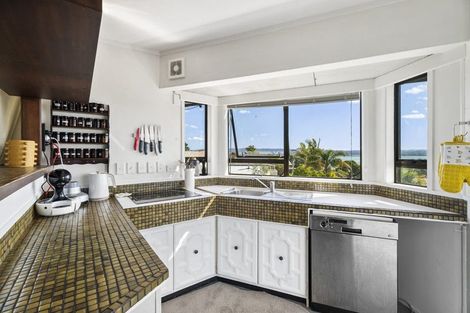 Photo of property in 1/64 Island Bay Road, Beach Haven, Auckland, 0626