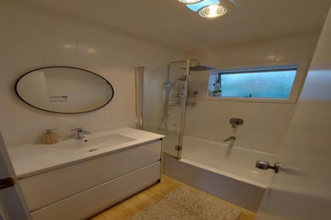 Photo of property in 1/367 Wairau Road, Totara Vale, Auckland, 0629