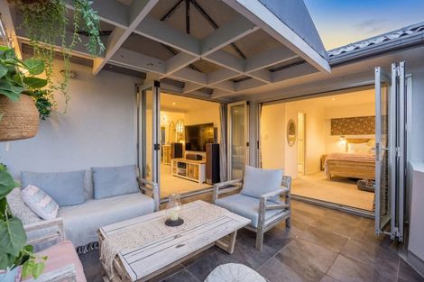 Photo of property in 1/22 Sandown Road, Rothesay Bay, Auckland, 0630